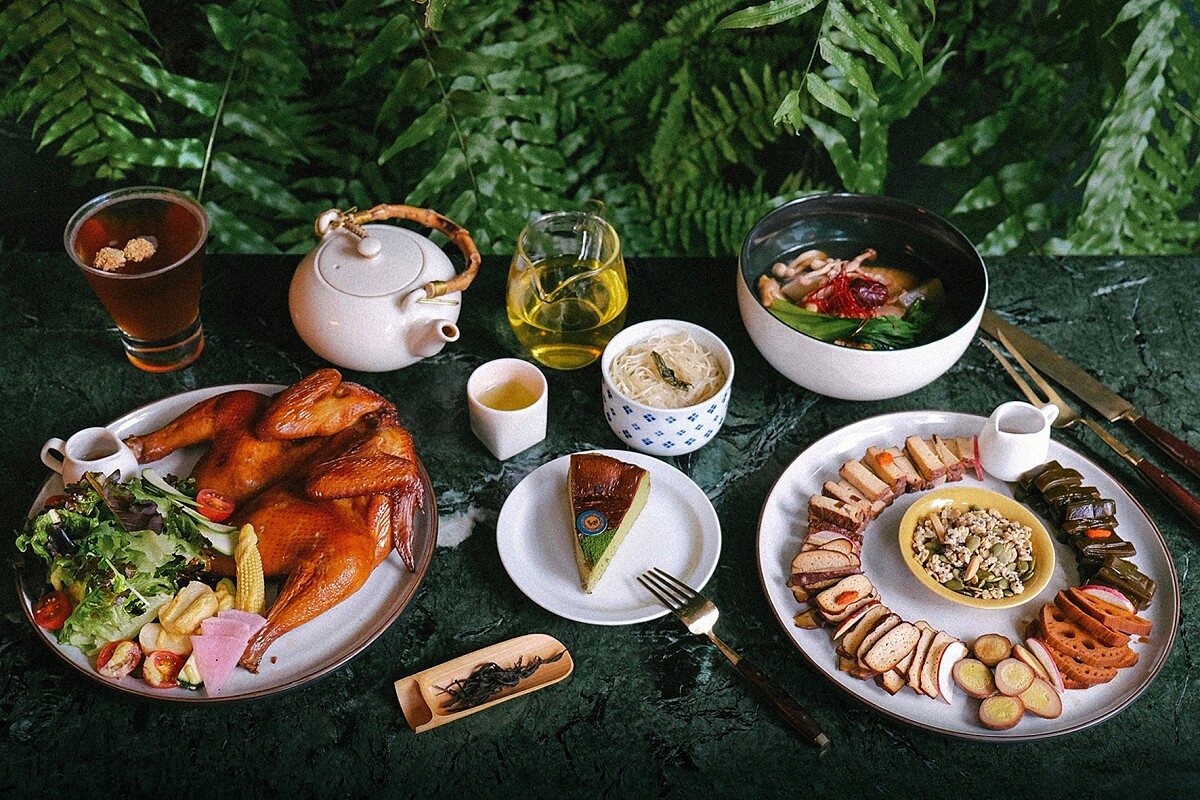 新菜單與坪林茶品牌「山不枯」合作。