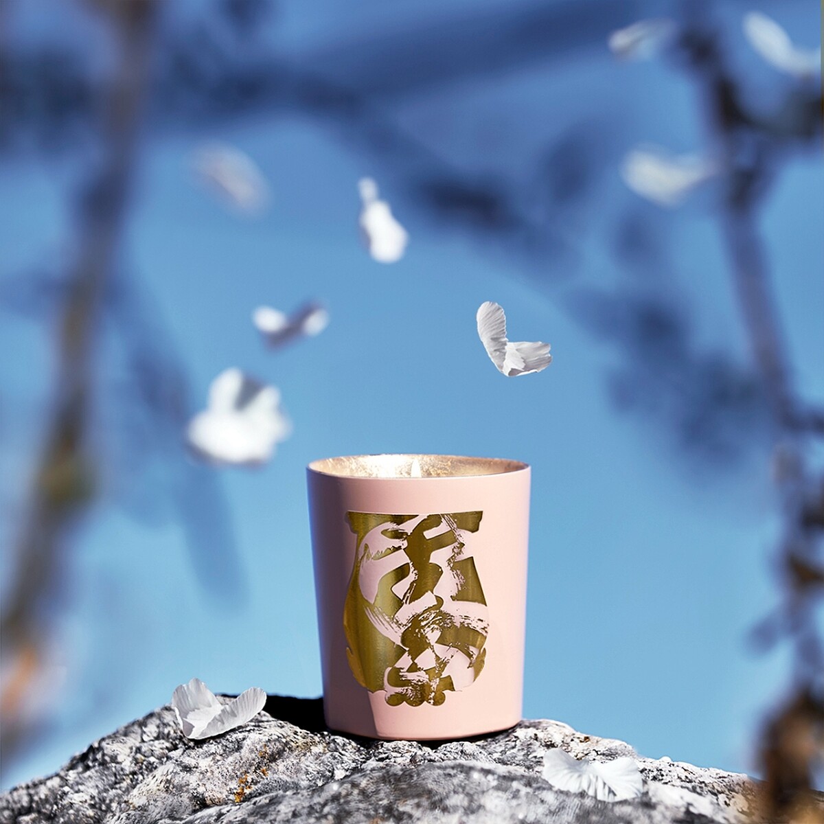 Cire Trudon與台灣茶人曾毓慧大師跨界聯名臨水之旅系列香氛蠟燭- Sous un Ciel de Pétales落英繽紛蠟燭。