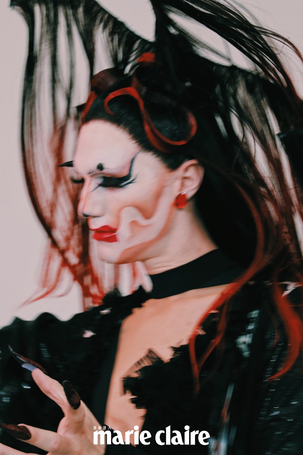 剪裁連體衣、剪裁踩腳褲襪 ，both by Mugler H&M。