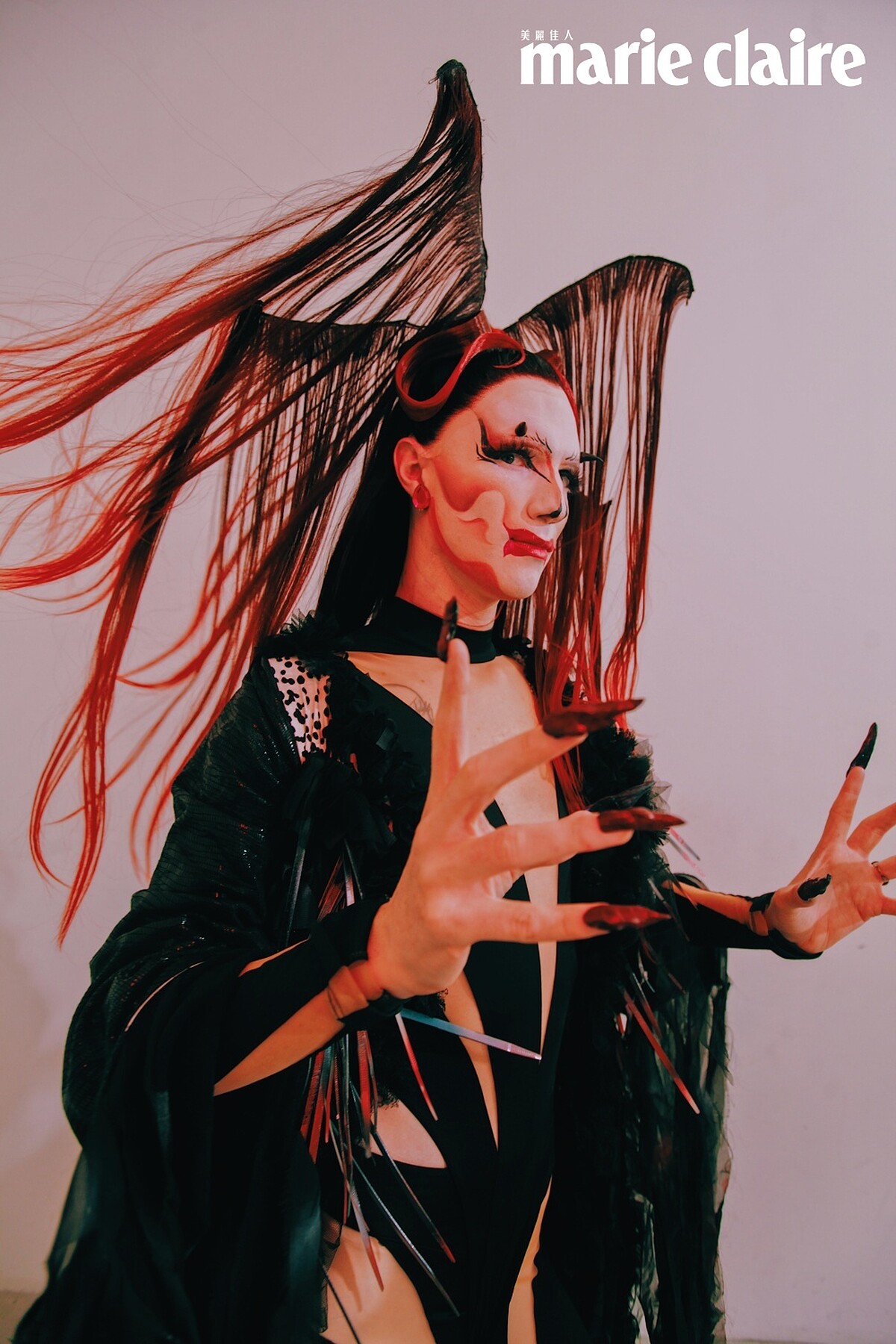 剪裁連體衣、剪裁踩腳褲襪 ，both by Mugler H&M。