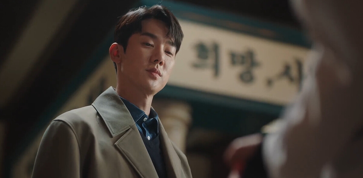 《浪漫醫生金師傅3》姜東柱看到徐宇鎮的手戴著復健手套，眼神像是透漏&rdquo;你不是我的對手&rdquo;