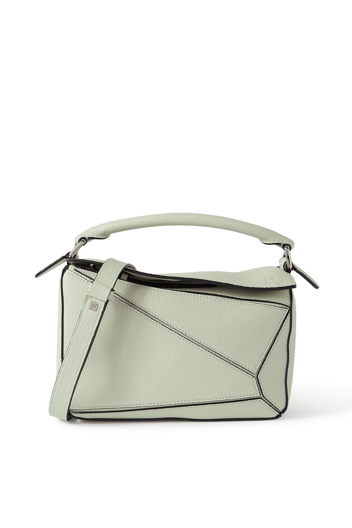 Loewe 薄荷綠郵差包，價格店洽。