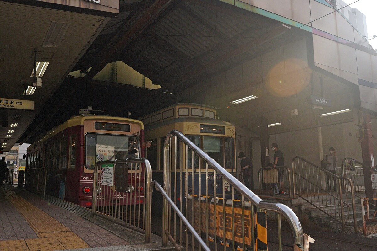 東京少見的路面電車只有大塚站才看得到。