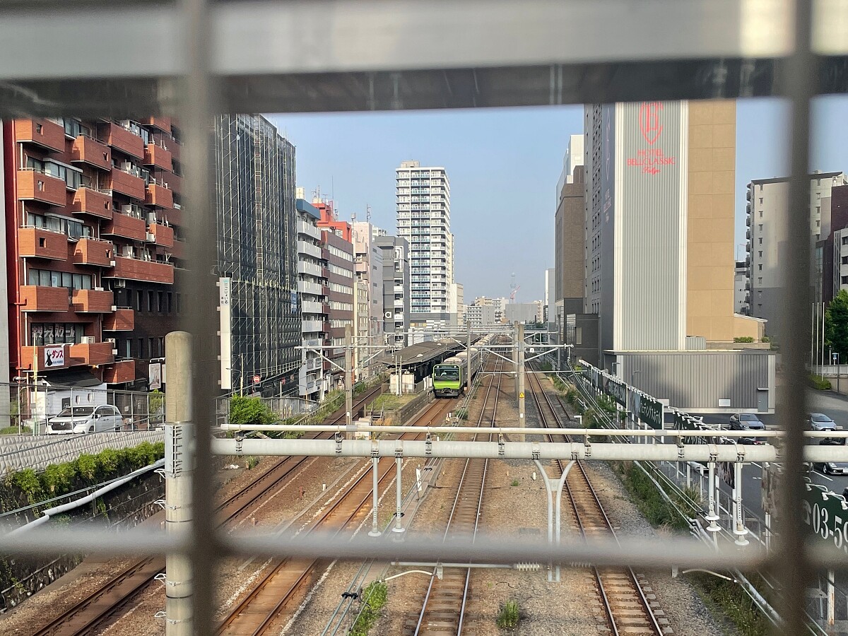 至高處最絕視野絕佳，能透過設計的鐵網取景。