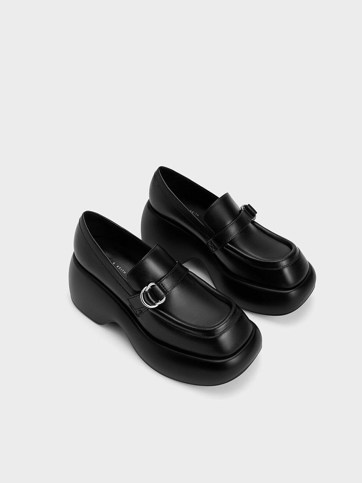 CHARLES & KEITH 厚底樂福鞋NT$1,670。