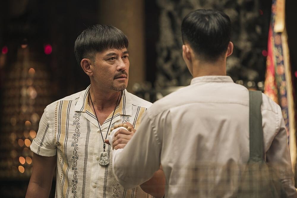 《化劫》柯叔元（賀爸）跟黃冠智（阿呆）飾演父子檔，彼此很常互相吐槽