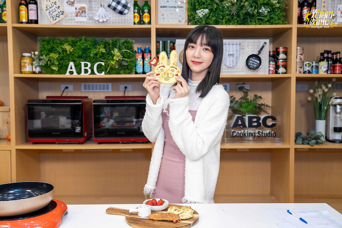 郭雪芙為《光開門就很忙了》學做甜點