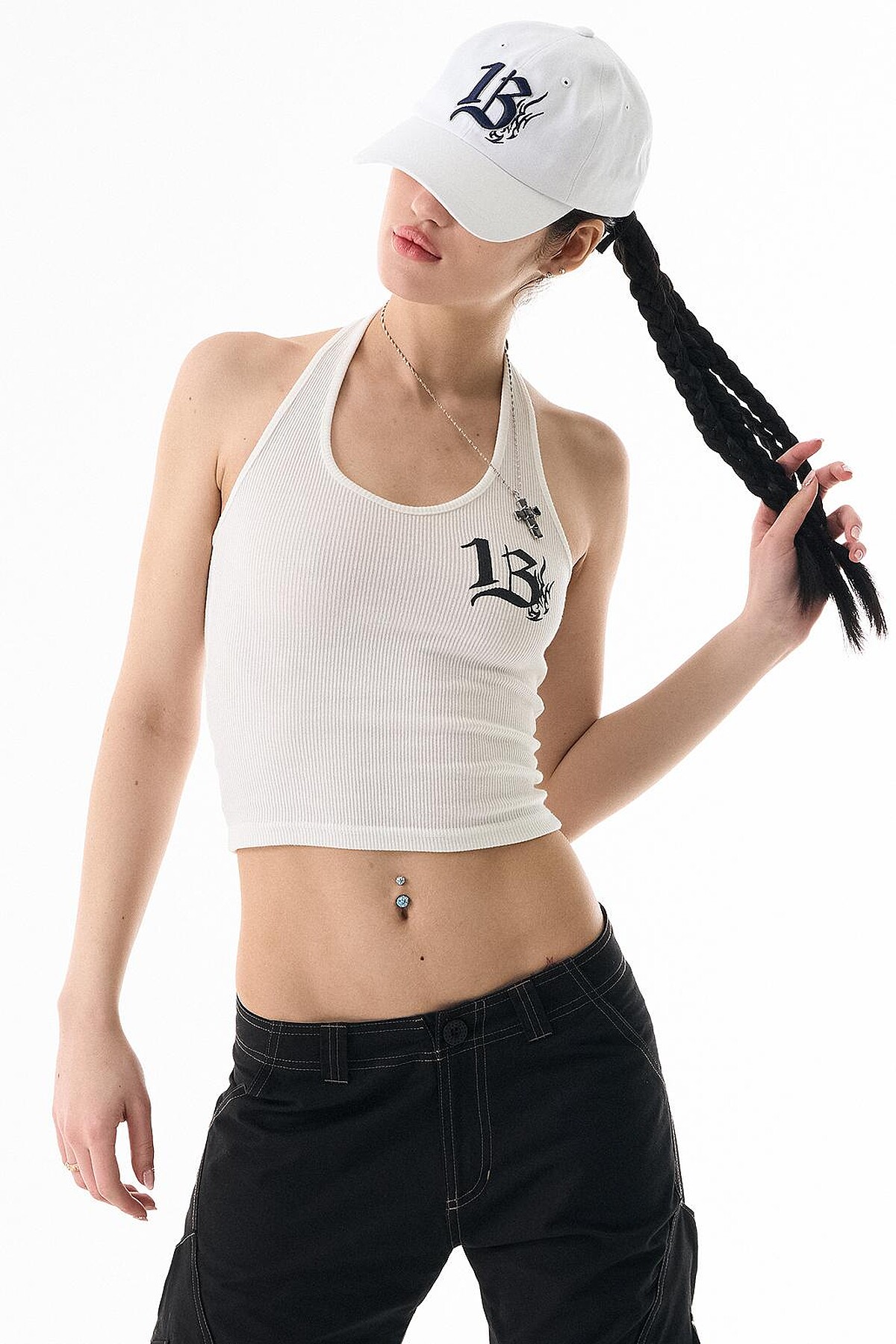 影片中舒華同款，BADEE Logo繞脖背心。