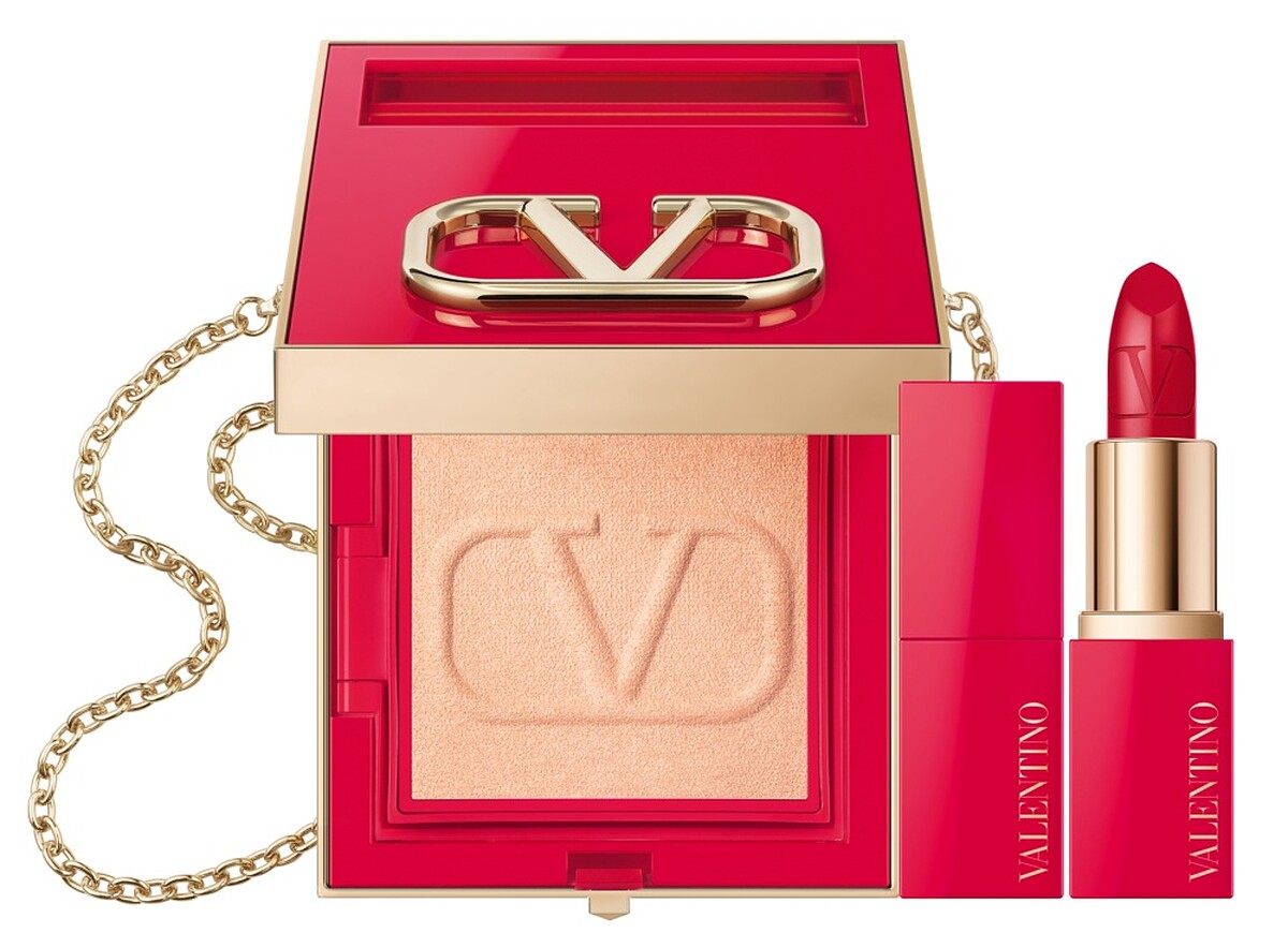 Valentino Go-Clutch高訂隨行彩妝盒，NT6,300(粉餅共兩色、迷你唇膏共4色)。