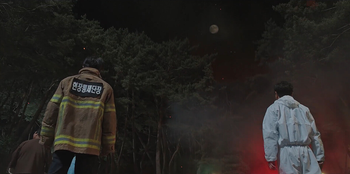 《浪漫醫生金師傅3》張室長(右)眼看野火逼近院區