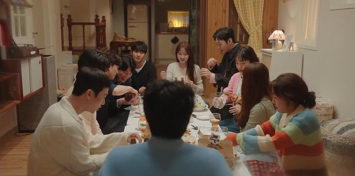 《浪漫醫生金師傅3》大伙聚在徐宇鎮車恩彩的新家，辦張東華歡送會