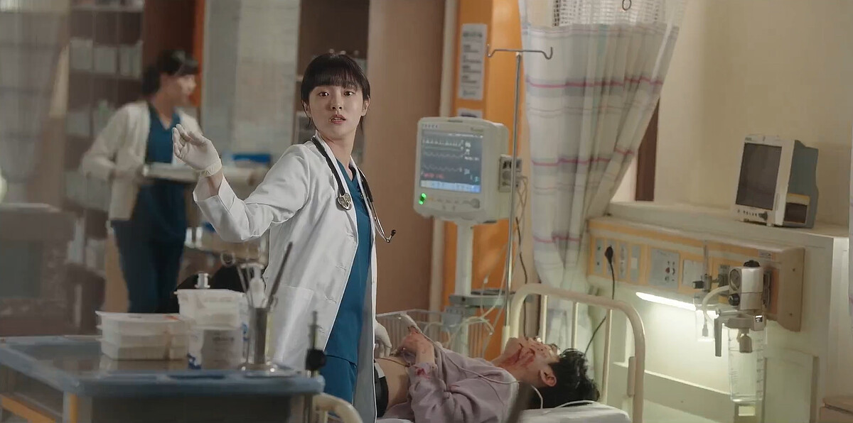 《浪漫醫生金師傅3》金師傅的已故愛徒張賢珠，最後有一幕出現在急診室工作的畫面，不是金師傅又幻覺，而是金師傅帶著思念與不曾消失的熱情，繼續行醫救人