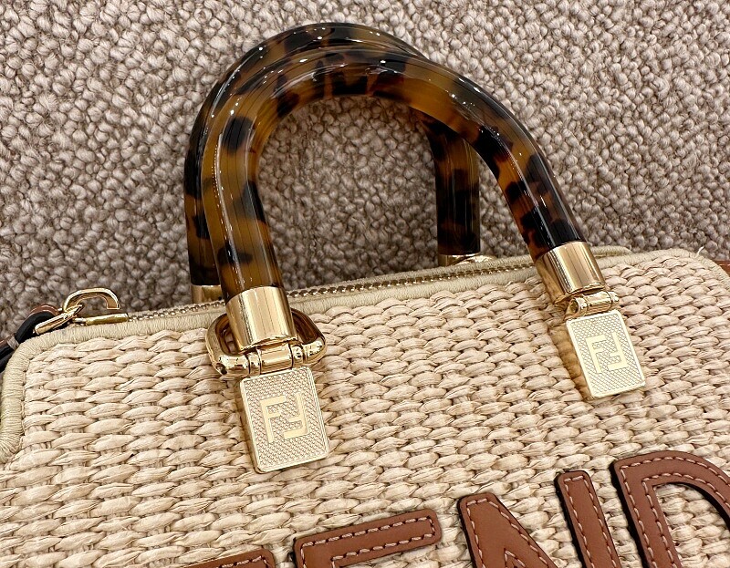 迷你款式By The Way小型款式天然稻草Boston包NT.52,000