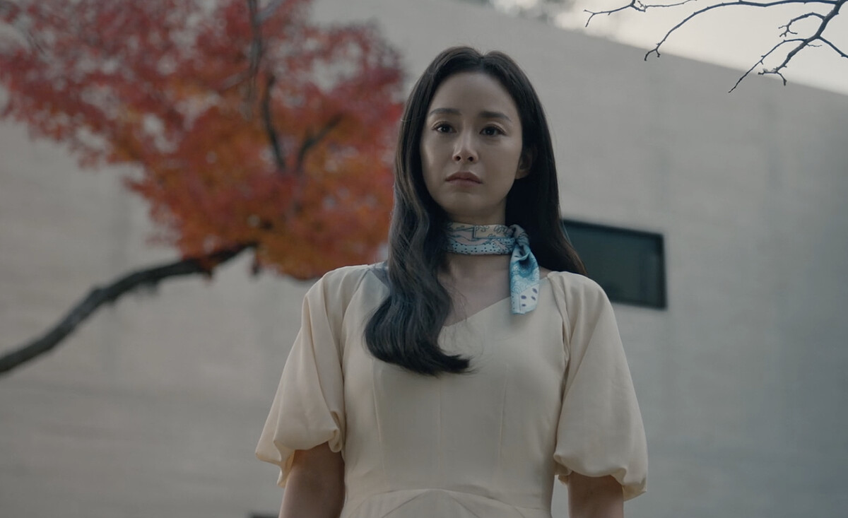 《有院子的家》充滿懸疑氛圍