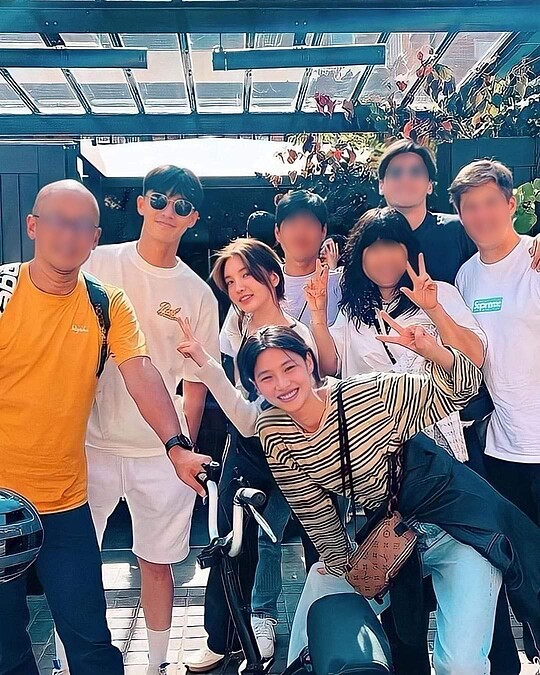 朴敘俊、x&ouml;oos與鄭好娟開心合影