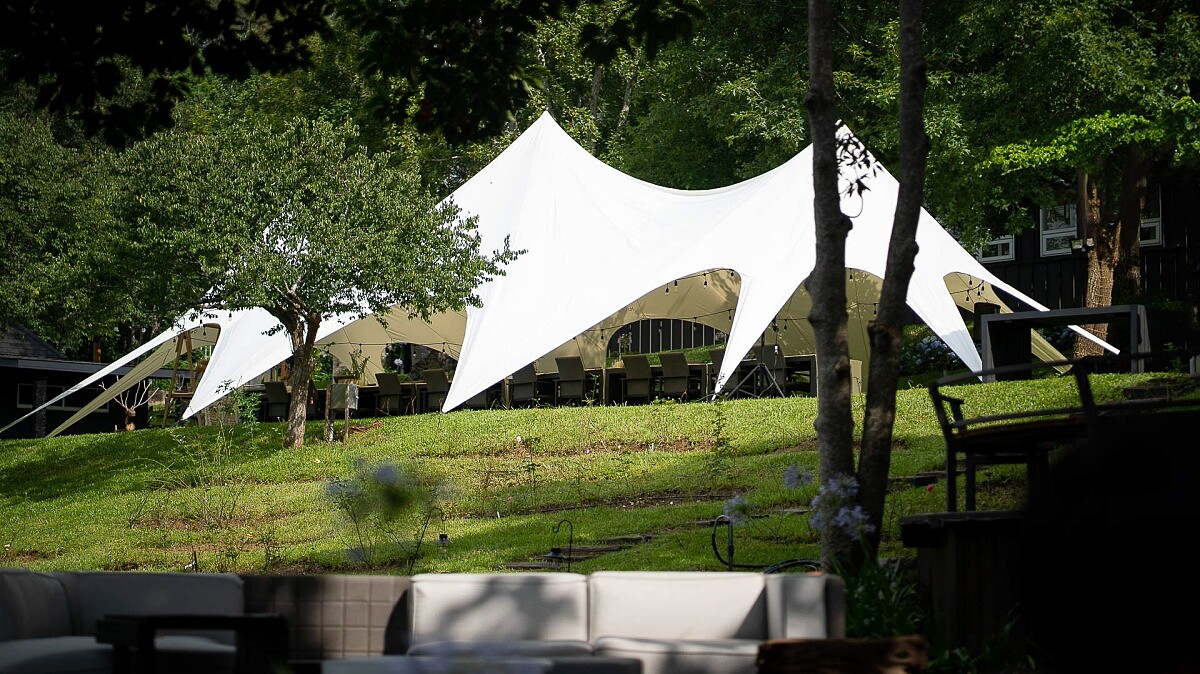 2023暑假檔期「避暑啤酒祭」戶外搭起天幕