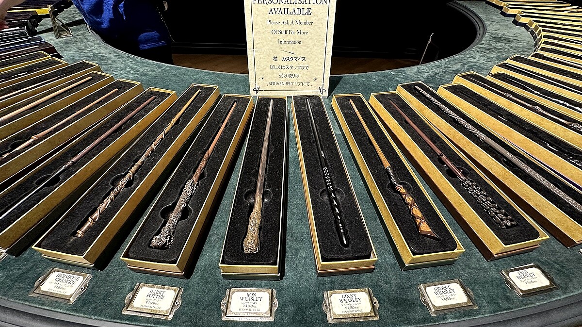 服裝飾品、玩偶、魔法杖全都有,許多更只在日本獨家販賣