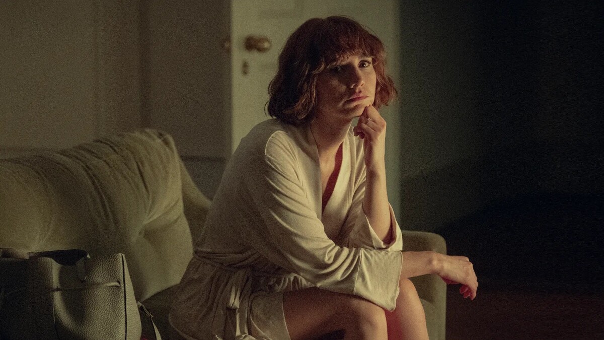 Charlie Murphy 飾演 安娜