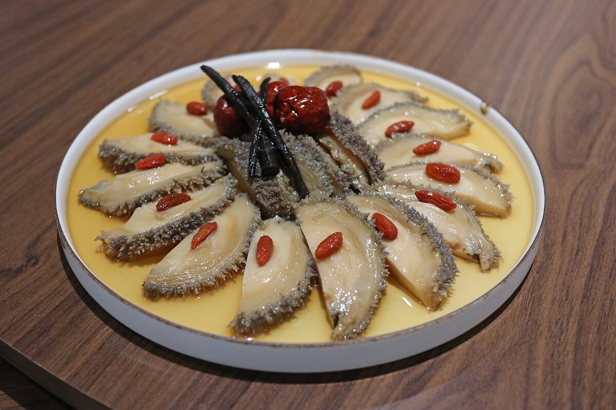 「紅丹蔘醉鮮鮑」。