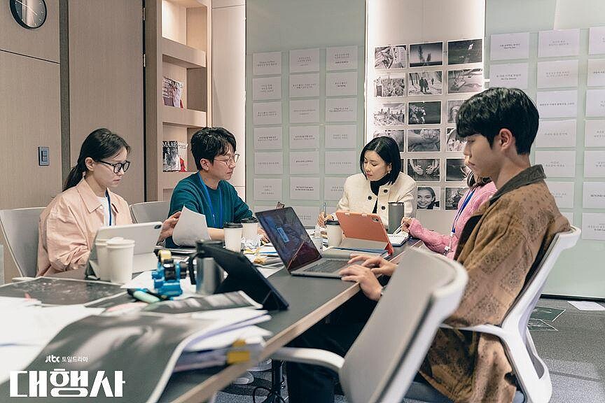 《代理公司》刻劃職場生存之道