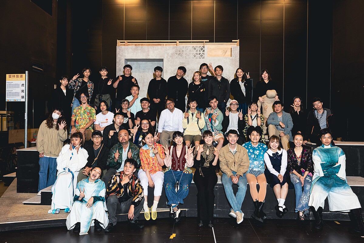 躍演劇團《勸世三姊妹》台北場排練結束大合照