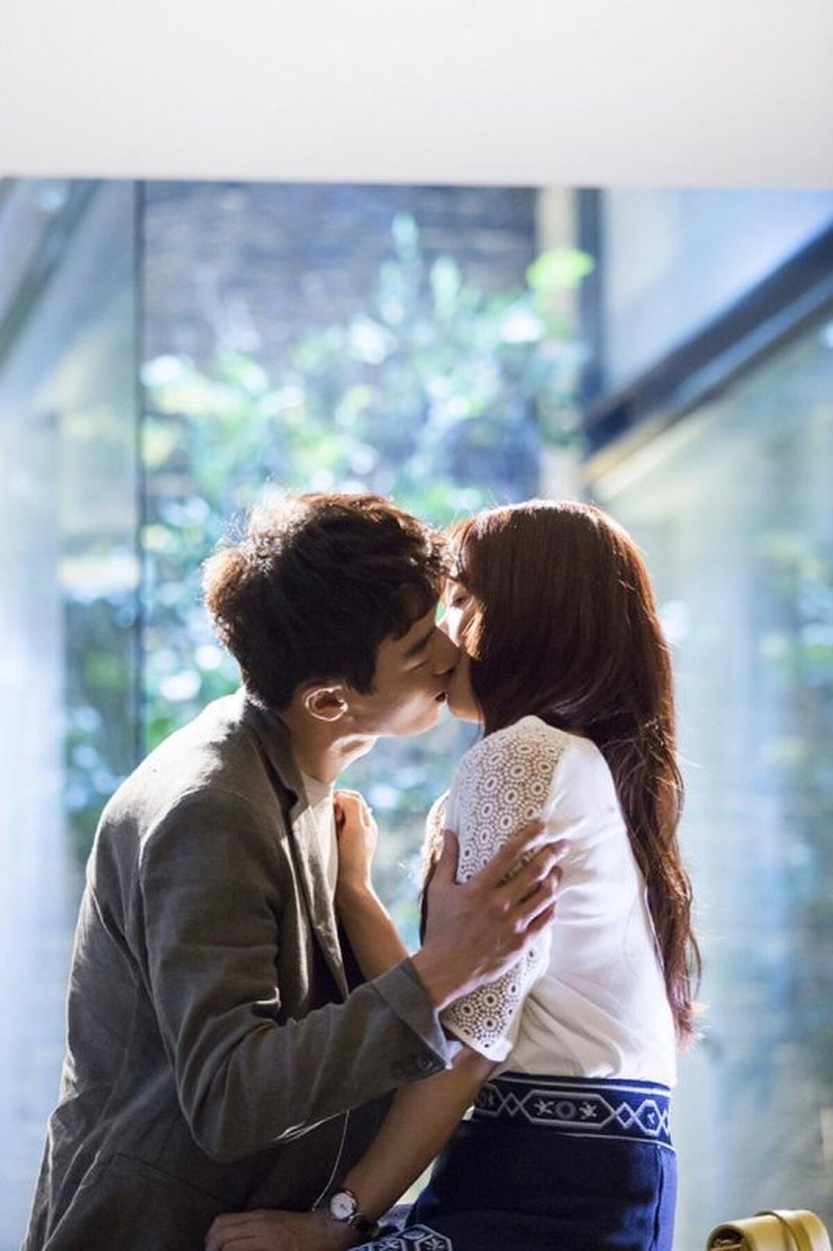 《Doctors醫生們》劉慧靜主動坐上抓娃娃機，迎來洪智弘深情一吻