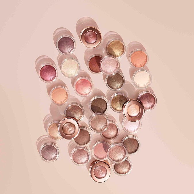 黛珂原色光漾眼彩凍情境。