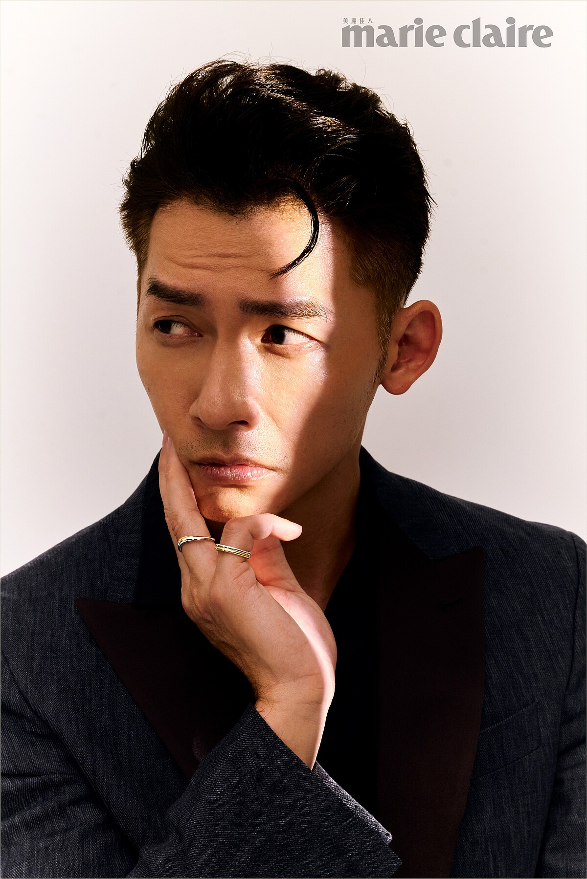 西裝外套，Boss；珠寶鑽戒，all by K.UNO。