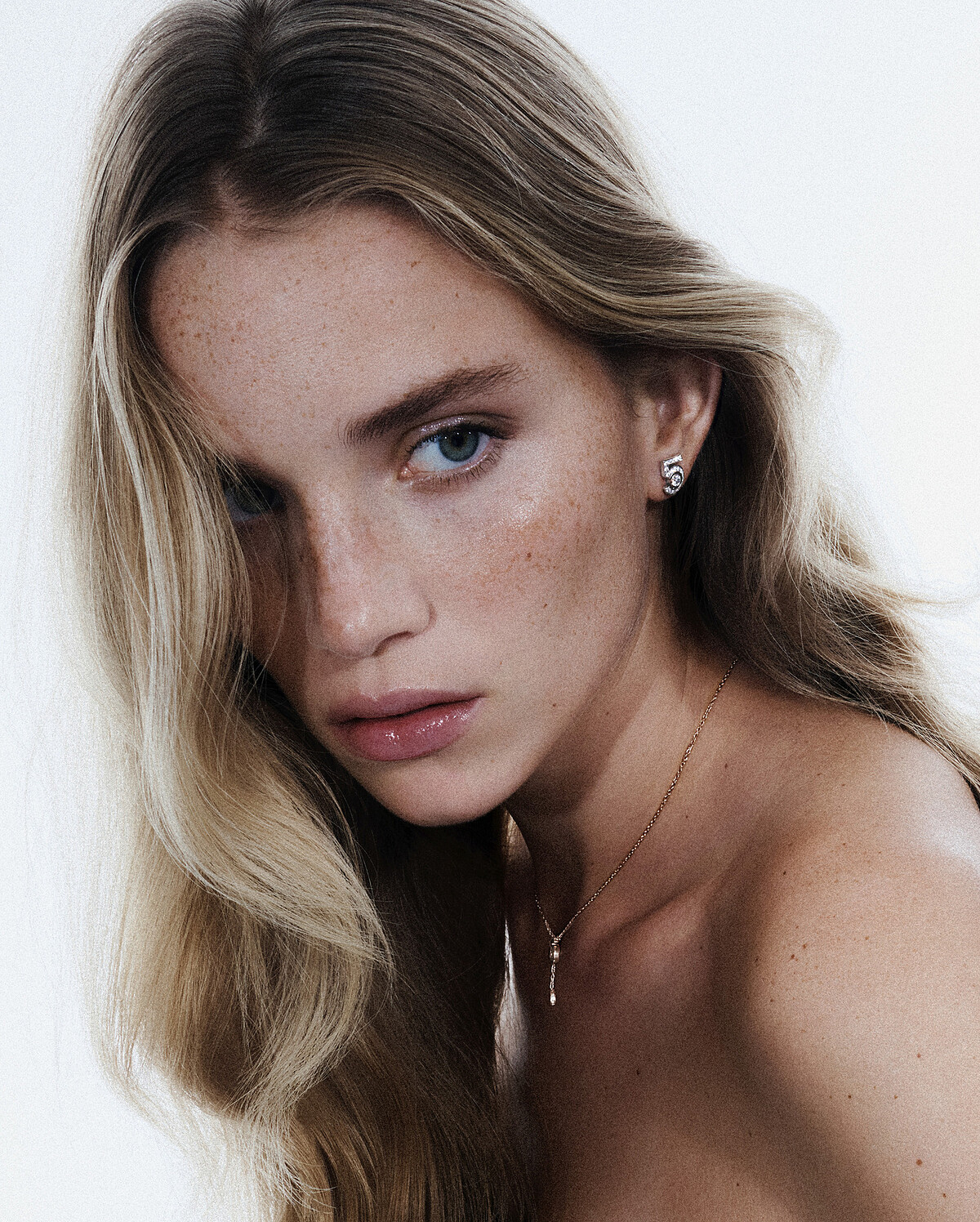 2023年《N&deg;5 高級珠寶系列》穿戴照 