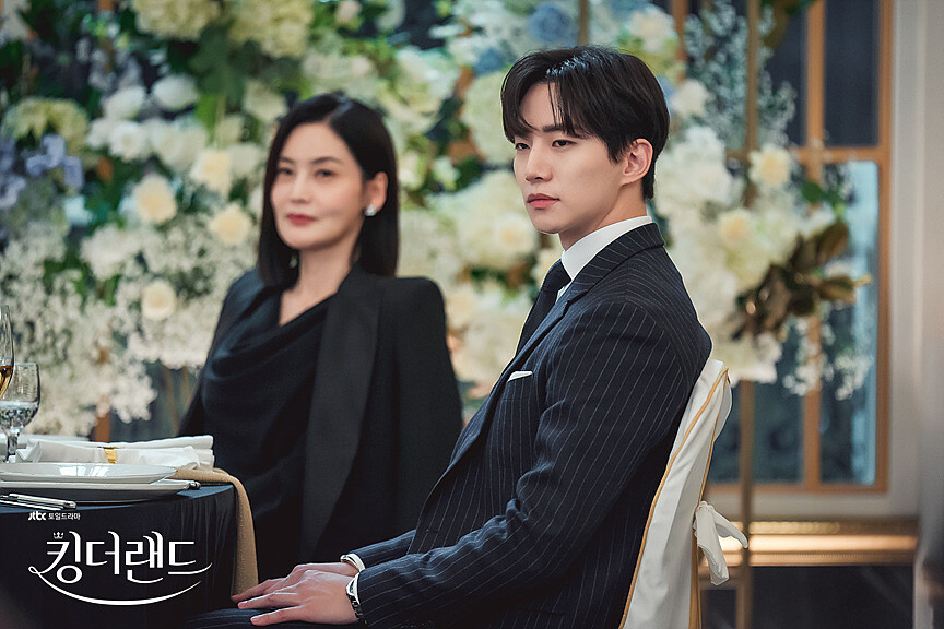 《歡迎來到王之國》李俊昊飾演的具元能拯救愛情，還是被愛情拯救呢？