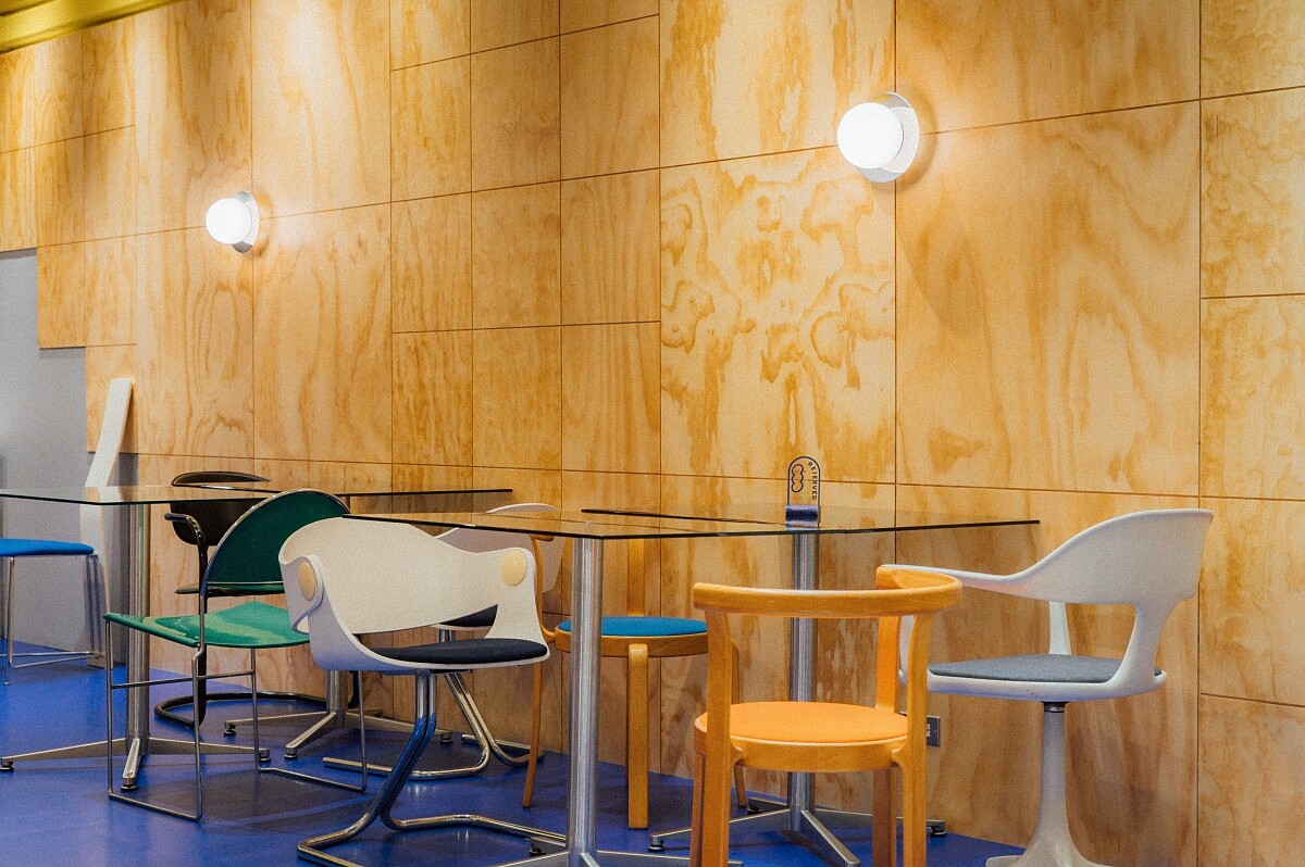 許多設計名椅成為用餐椅。