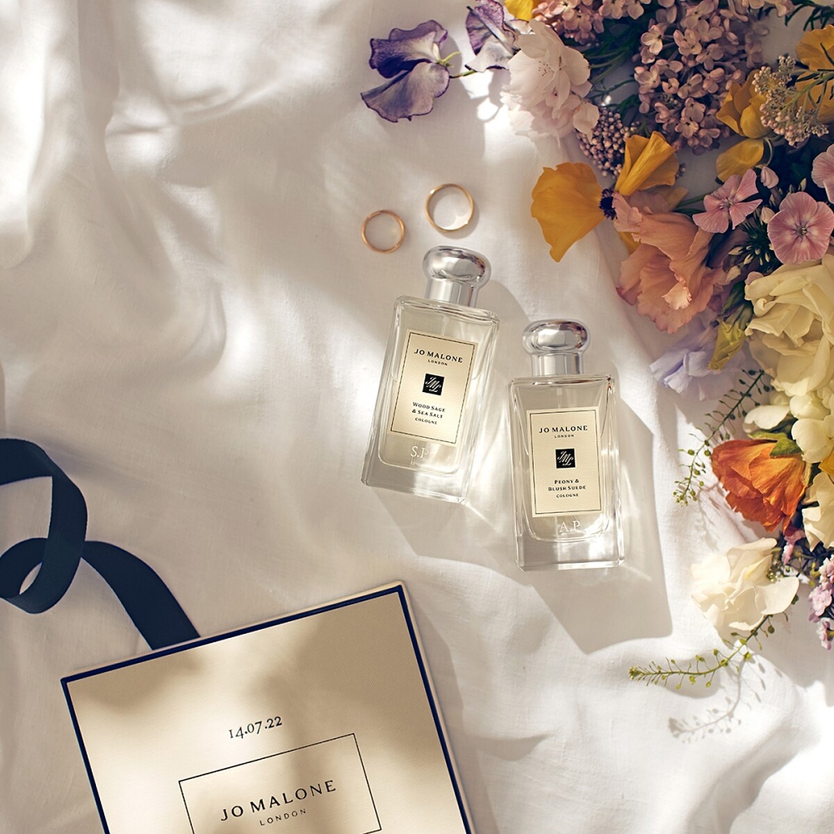 以Jo Malone London香水瓶身刻字與英式禮盒印字服務，為婚禮訂製專屬的香氛記憶。