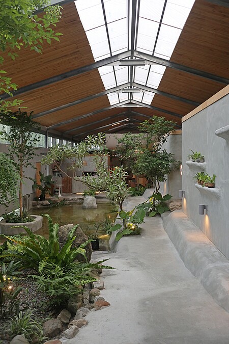 「The Mist Gallery」前身則為舊工寮，在主人巧手下現在呈現換然一新的面貌。