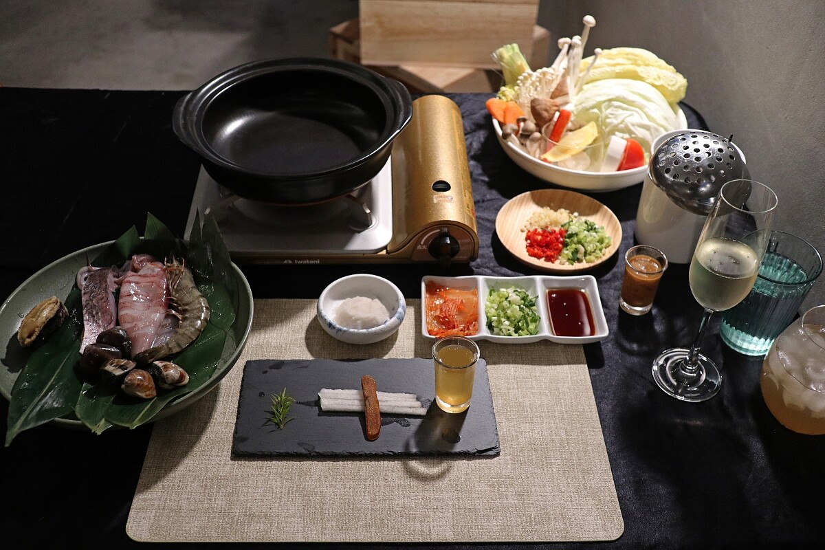 除了風味套餐還能選用海陸鍋物。