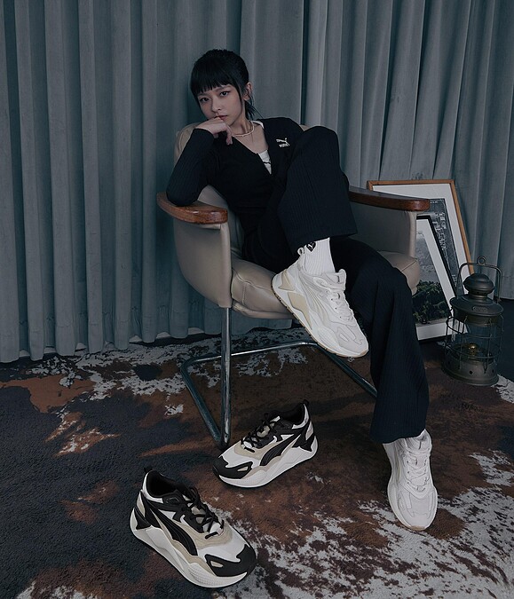 PUMA流行系列Classics羅紋兩用薄長T恤，NT1,780、PUMA流行系列Classics羅紋喇叭褲，NT1,980、PUMA Fashion愛心刺繡重磅數長襪，NT260、PUMA RS-X Selflove Wns鞋款，NT4,280、PUMA RS-X PRM鞋款，NT3,980。