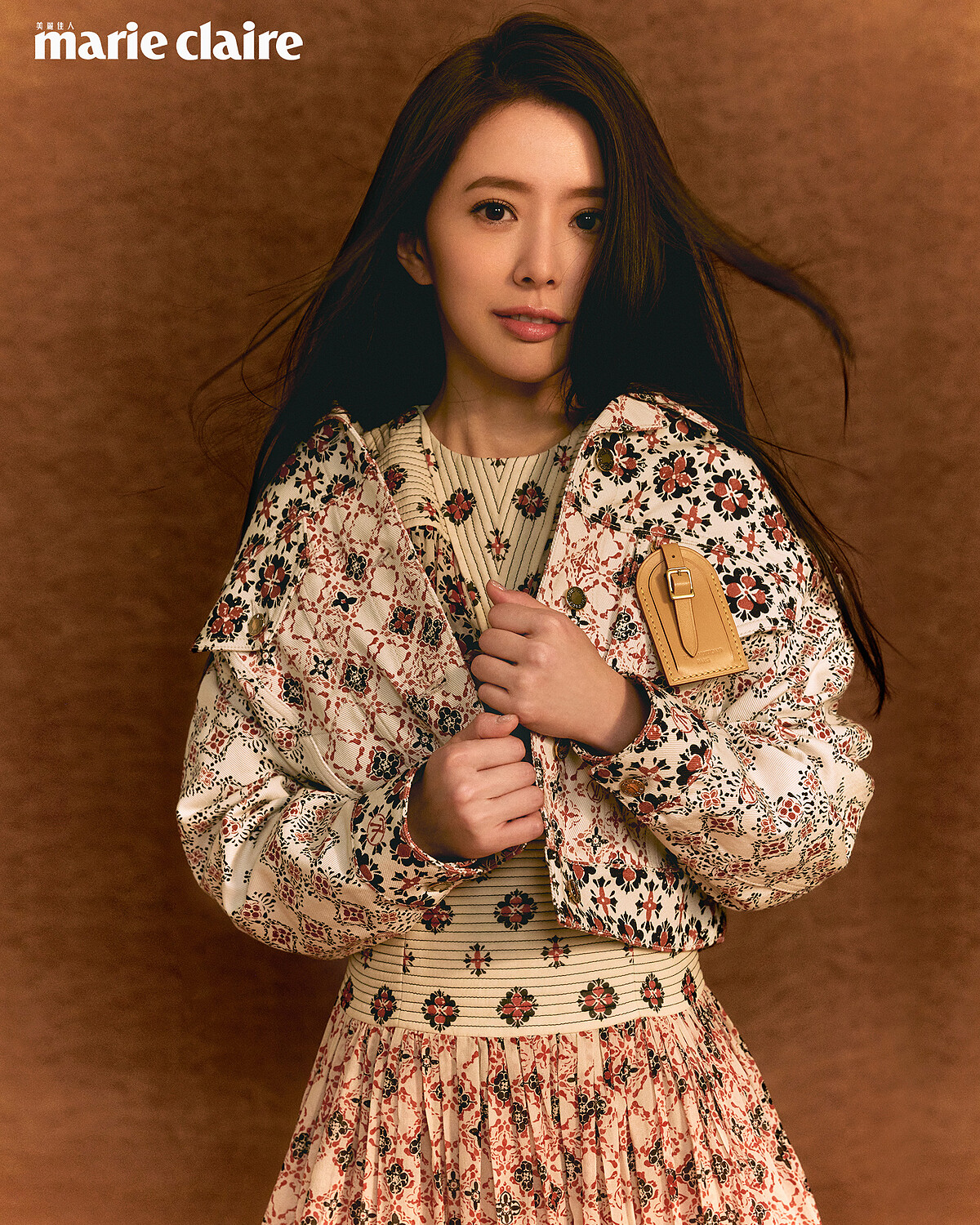 碎花圖騰洋裝、短版印花外套，Louis Vuitton。