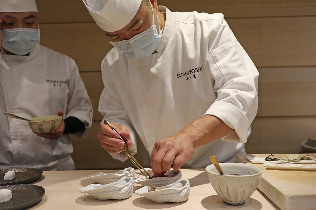 駐店主廚橋本和弘。