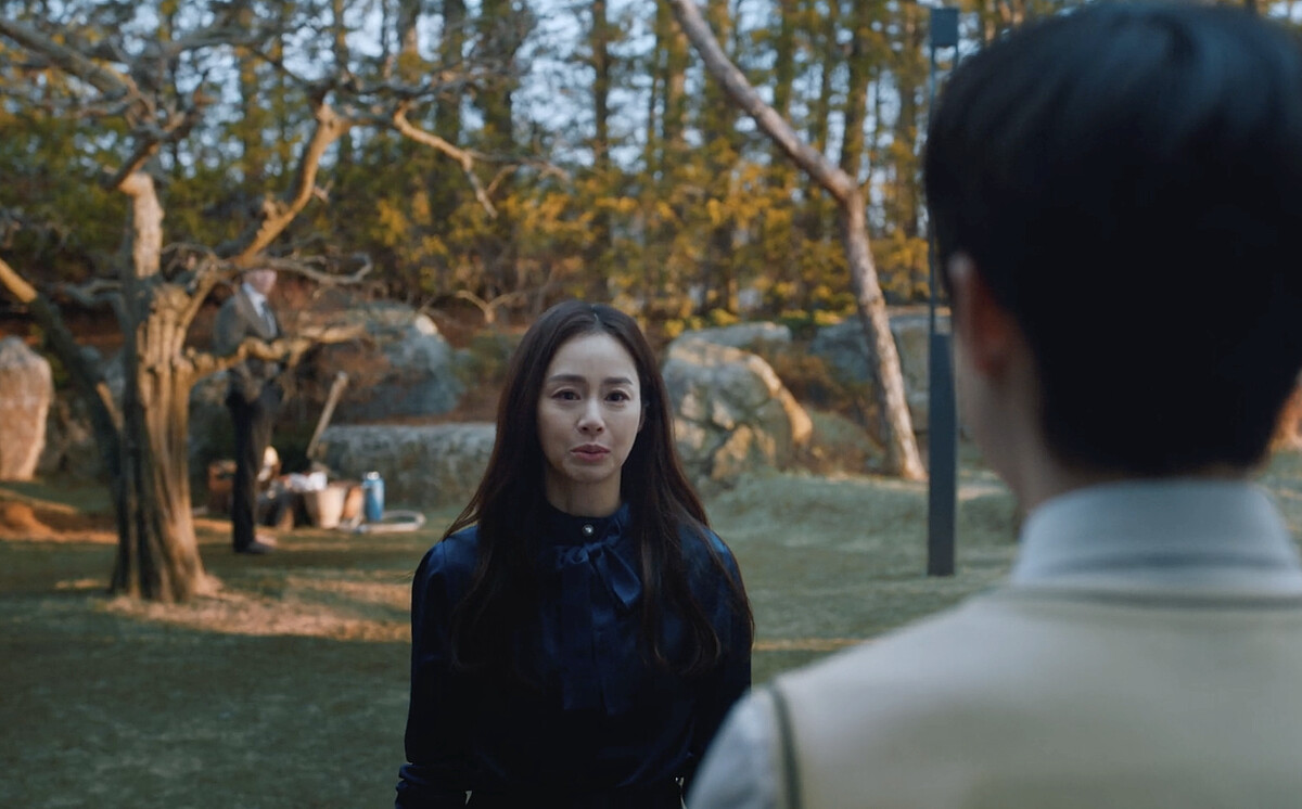 《有院子的家》金泰希懷疑院子裡的屍體就是李秀珉