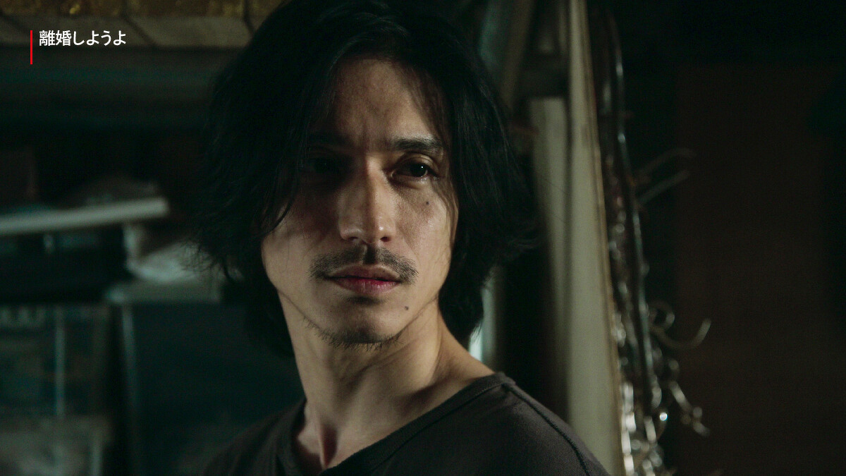 《我們離婚吧》錦戶亮飾演恭二，雖崇尚自由浪漫，骨子裡卻傳統保守可望被愛與擁有家庭