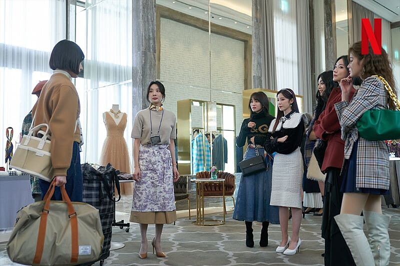 《絕世網紅》無處不在的窺視與妒忌