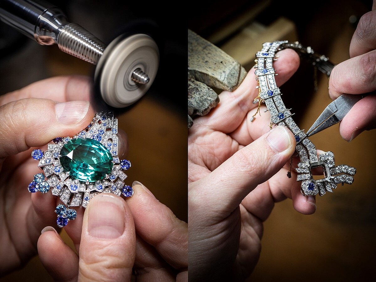 珠寶工匠為Regina montium可拆卸式胸針進行最後的拋光潤飾、組裝Regina montium項鍊。