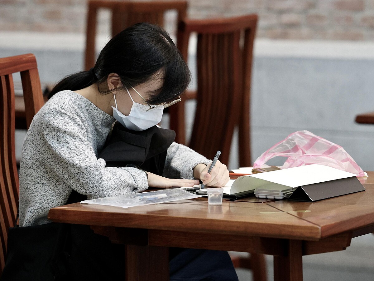 插畫家：黃一文