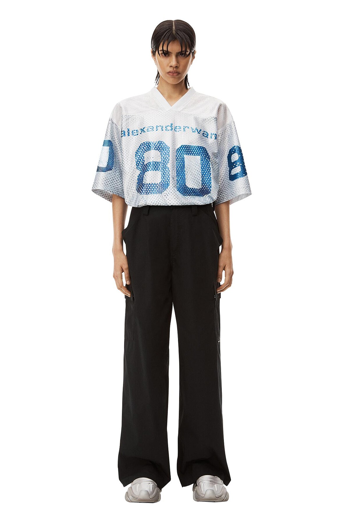 alexanderwang 亮片羅緞面料足球衫，推薦價NT29,800元（微風南山獨家）。