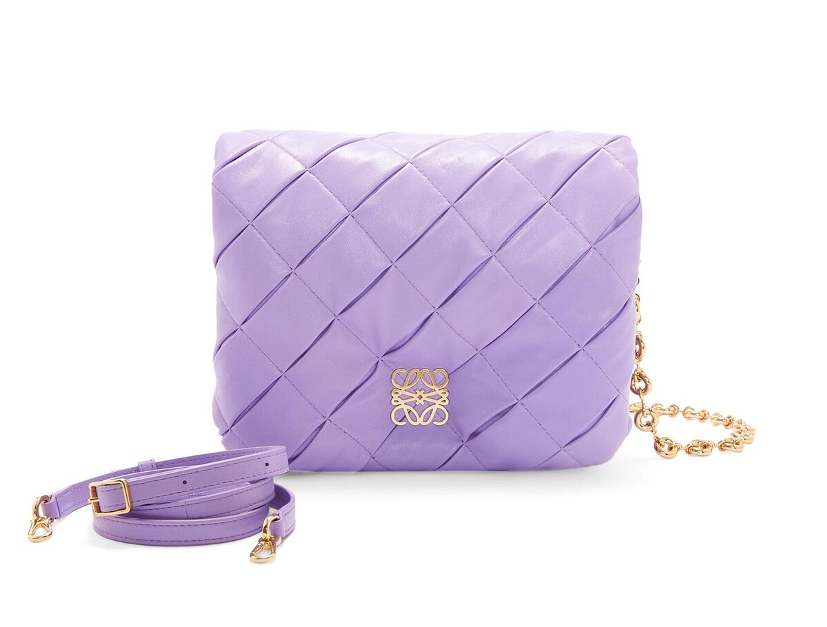 LOEWE Goya Puffer薰衣草紫納帕小羊皮鍊帶包，價格店洽（微風南山獨家）。
