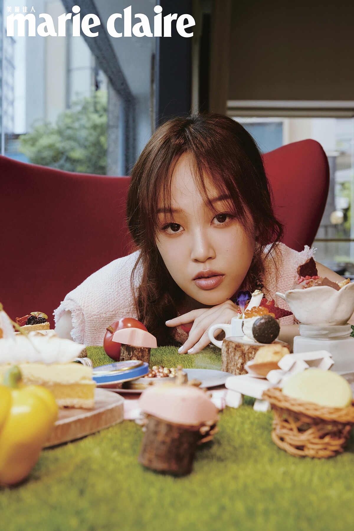 削肩背心，Off-White；粉色毛呢背心，MSGM。