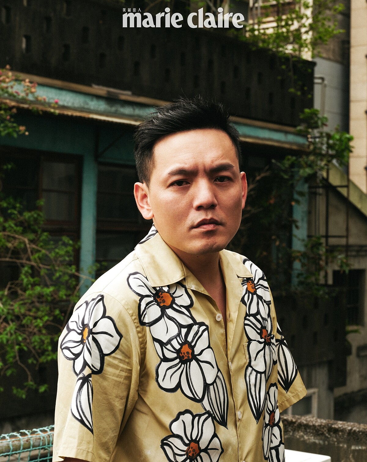 春風:印花短袖襯衫,Prada。