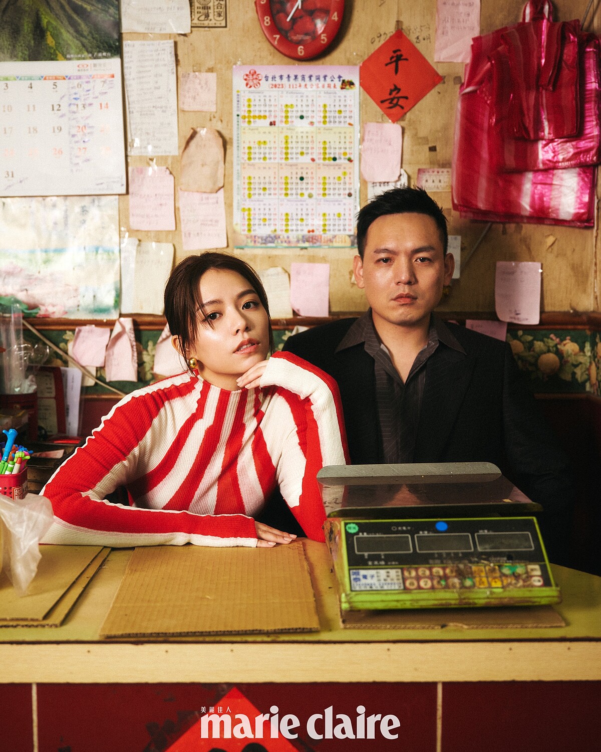 春風:黑色西裝外套、深灰色短袖襯衫,both by Fendi