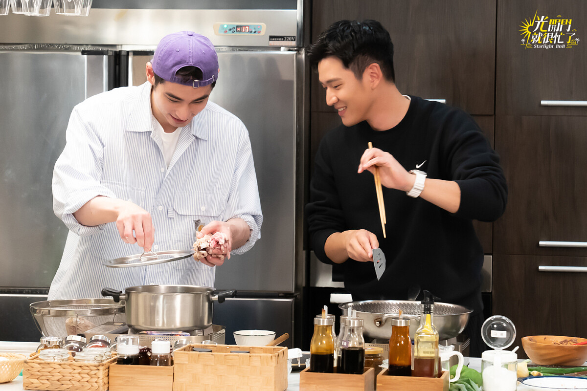 周興哲搭檔章廣辰掌廚《光開門就很忙了》民宿