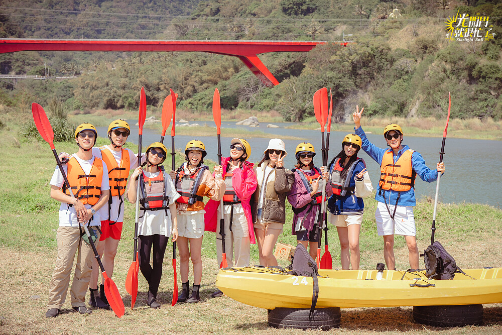 《光開門就很忙了》左起陳昊森、章廣辰、宋芸樺、夏于喬、郭雪芙、林心如、陳意涵、楊謹華、周興哲。