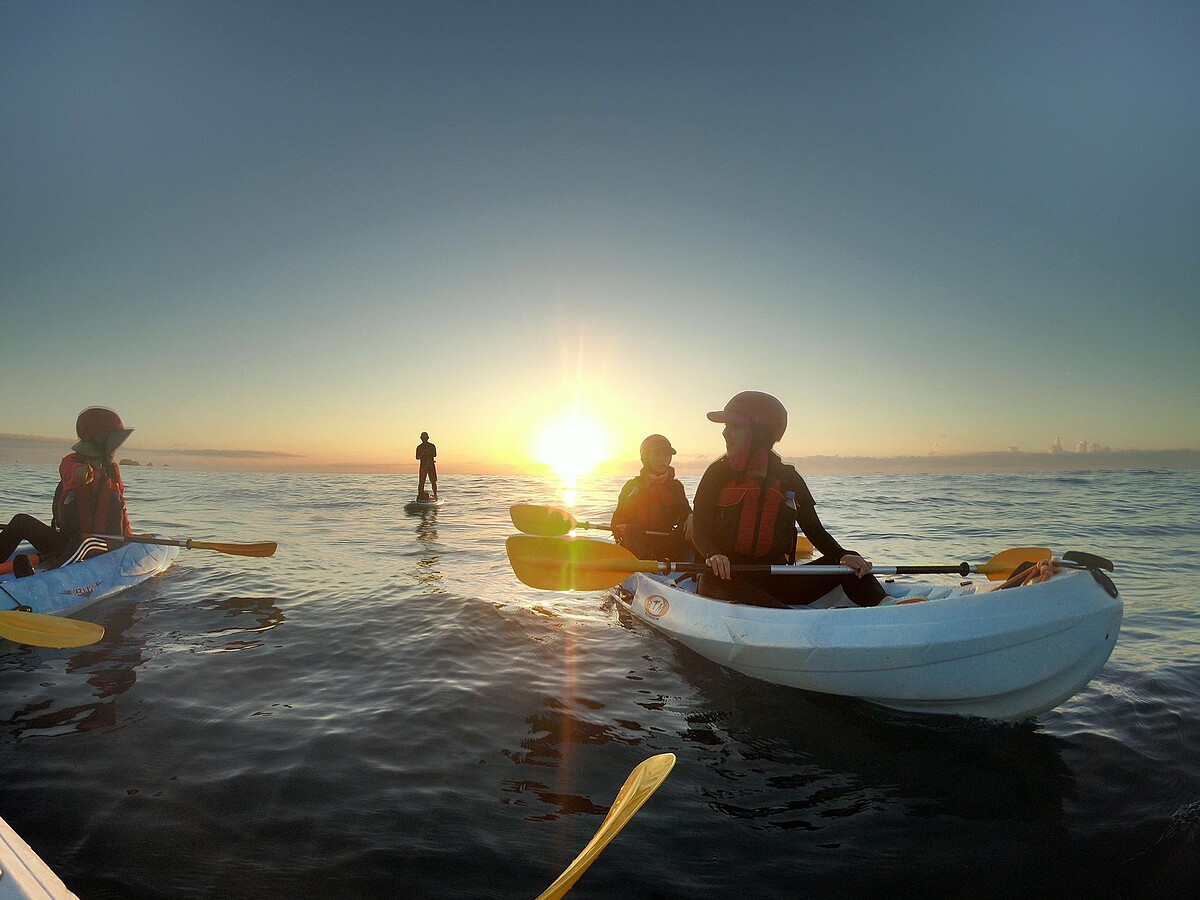 日出下的獨木舟體驗